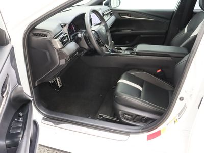 2025 Toyota Camry FWD - Photo 14