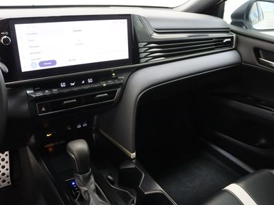 2025 Toyota Camry FWD - Photo 16