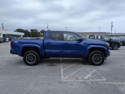 2025 Toyota Tacoma - Photo 6