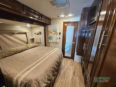 2017 Forest River RV Georgetown — photo 43 view