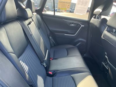 2021 Toyota RAV4 — photo 18 view