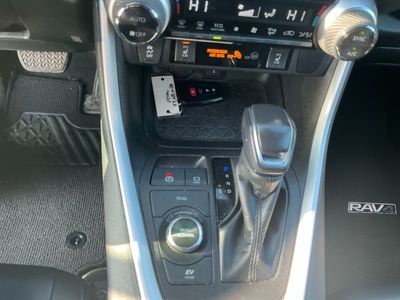2021 Toyota RAV4 — photo 12 view