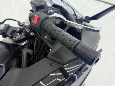 2026 Kawasaki Ninja 500 Metallic Flat Spark Black — photo 10 view