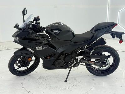 2026 Kawasaki Ninja 500 Metallic Flat Spark Black — photo 8 view