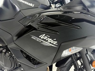 2026 Kawasaki Ninja 500 Metallic Flat Spark Black — photo 13 view