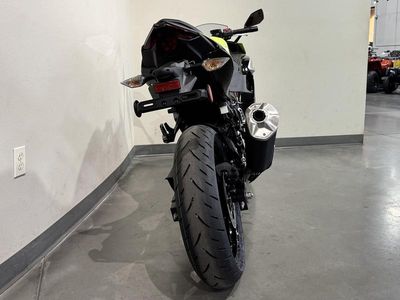2026 Kawasaki Ninja 500 ABS Metallic Yellowish Green/Ebony — photo 7 view