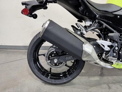2026 Kawasaki Ninja 500 ABS Metallic Yellowish Green/Ebony — photo 13 view