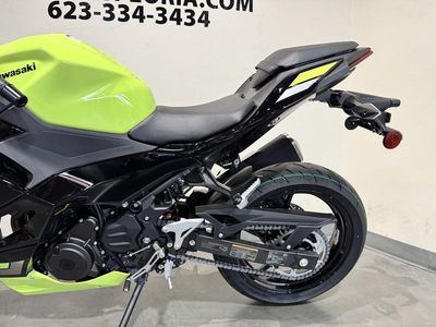 2026 Kawasaki Ninja 500 ABS Metallic Yellowish Green/Ebony — photo 11 view