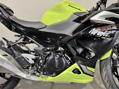 2026 Kawasaki Ninja 500 ABS Metallic Yellowish Green/Ebony — photo 15 view