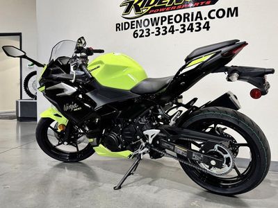 2026 Kawasaki Ninja 500 ABS Metallic Yellowish Green/Ebony — detail view