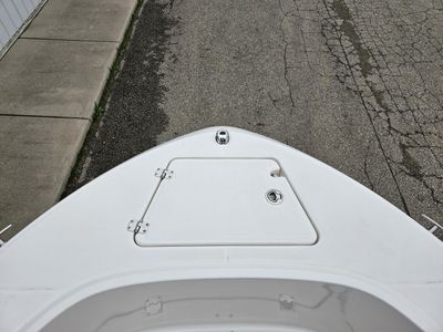 2025 Robalo R180 - Photo 12