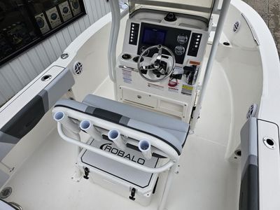 2025 Robalo R180 - Photo 5