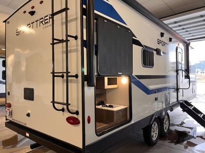 2021 Venture RV SportTrek - Photo 8