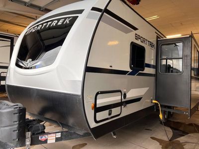 2021 Venture RV SportTrek - Photo 3