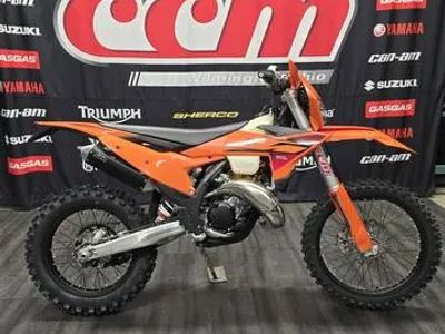 2026 KTM 150 XC-W — front three-quarter view