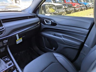 2026 Jeep Compass — photo 16 view