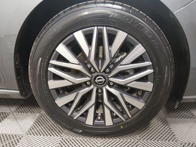 2025 Nissan Altima — photo 10 view