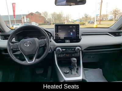2022 Toyota RAV4 Hybrid XLE — photo 17 view