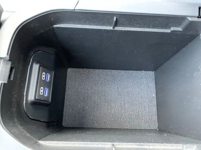 2022 Toyota RAV4 Hybrid XLE — photo 28 view