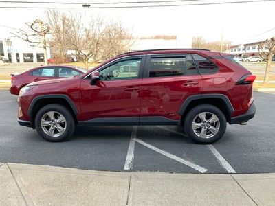 2022 Toyota RAV4 Hybrid XLE — photo 7 view