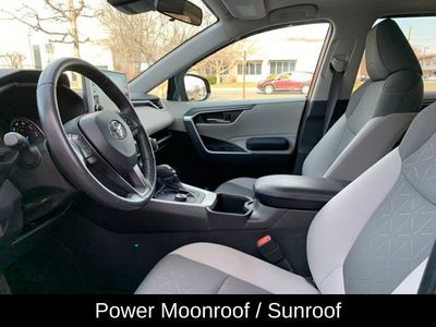 2022 Toyota RAV4 Hybrid XLE — photo 16 view