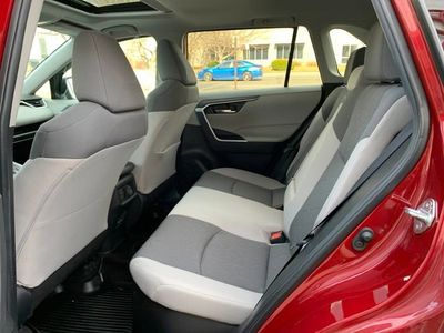 2022 Toyota RAV4 Hybrid XLE — photo 29 view