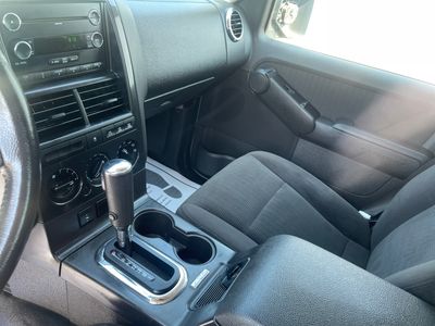2010 Ford Explorer Sport Trac - Photo 12