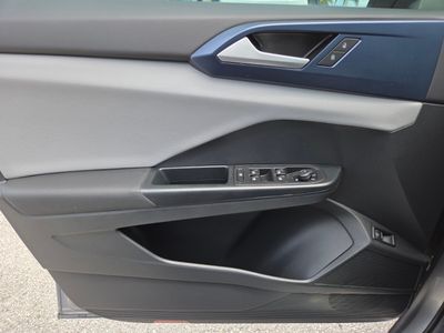 2023 Volkswagen Taos - Photo 24