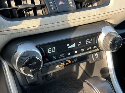 2024 Toyota RAV4 - Photo 16