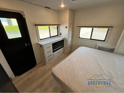 2025 Forest River Grand Surveyor - Photo 11