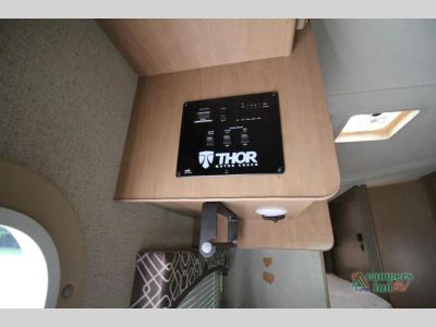 2019 Four Winds RV Chateau — photo 13 view