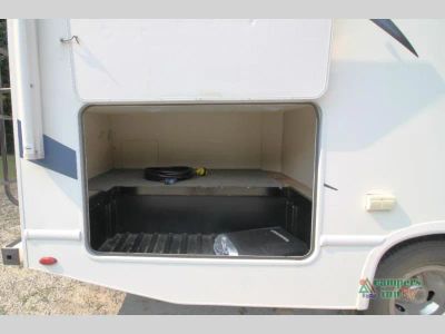 2019 Four Winds RV Chateau — photo 17 view