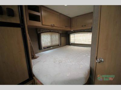 2019 Four Winds RV Chateau — photo 36 view