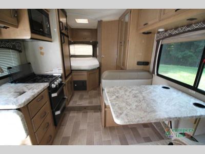 2019 Four Winds RV Chateau — photo 29 view