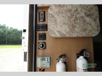 2019 Four Winds RV Chateau — photo 14 view