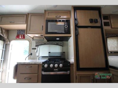 2019 Four Winds RV Chateau — photo 34 view