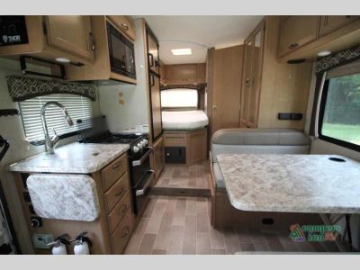 2019 Four Winds RV Chateau — photo 31 view