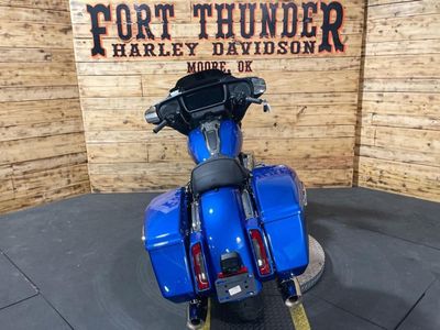 2025 Harley-Davidson FLHX - Street Glide — engine compartment view