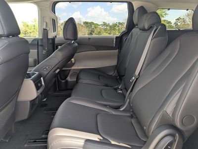 2026 Kia Carnival Hybrid — photo 20 view