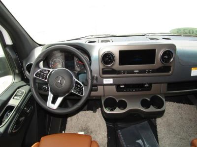 2025 Winnebago VIEW - Photo 2