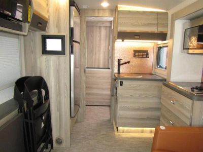 2025 Winnebago VIEW - Photo 4