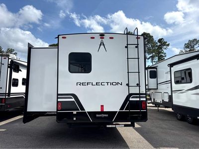 2026 Grand Reflection 100 Series — engine compartment view