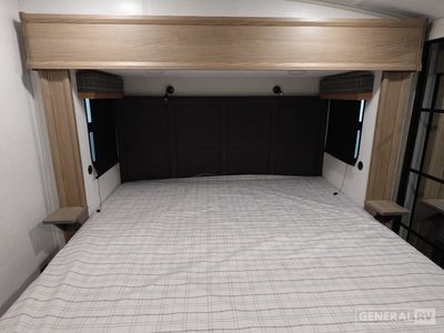2025 Dutchmen Astoria — photo 9 view