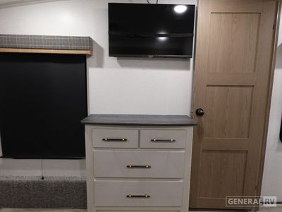 2025 Dutchmen Astoria — photo 13 view