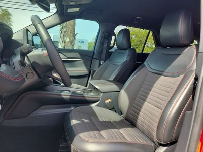 2025 Ford Explorer — photo 18 view