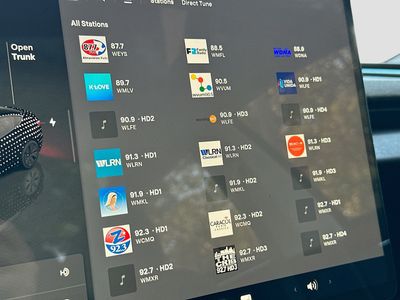 2025 Tesla Model 3 - Photo 14