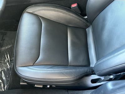 2025 Tesla Model 3 - Photo 18