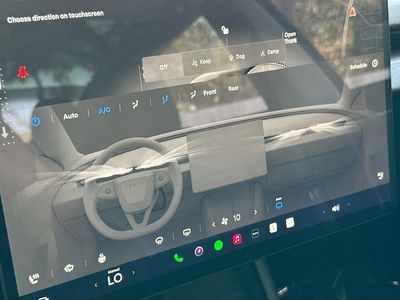 2025 Tesla Model 3 - Photo 15