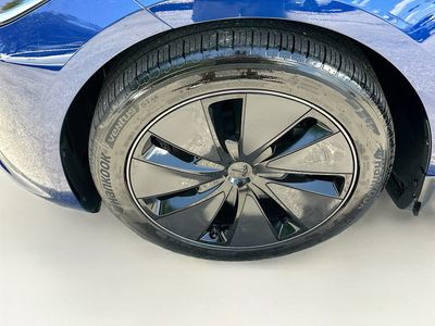 2025 Tesla Model 3 - Photo 32