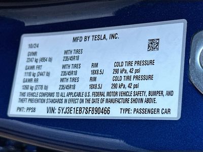 2025 Tesla Model 3 - Photo 33